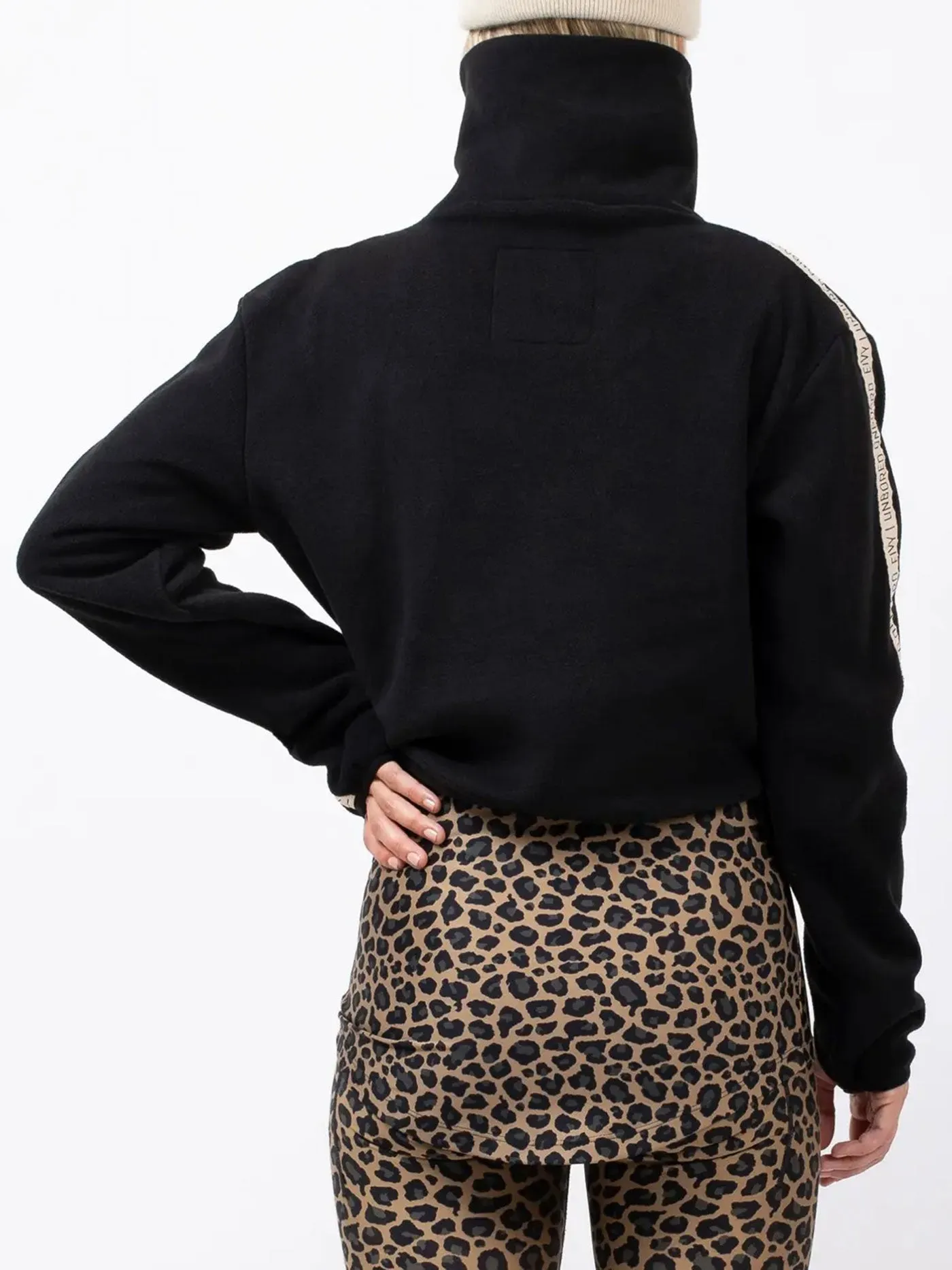 Peg Zip Cropped Black Polar